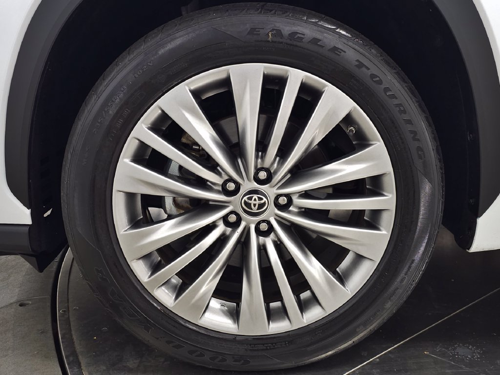 Used 2022 Toyota Highlander Platinum FWD image 13