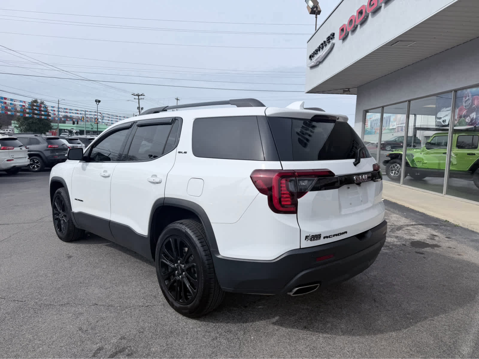 Used 2022 GMC Acadia SLE w/ Driver Convenience Package image 10
