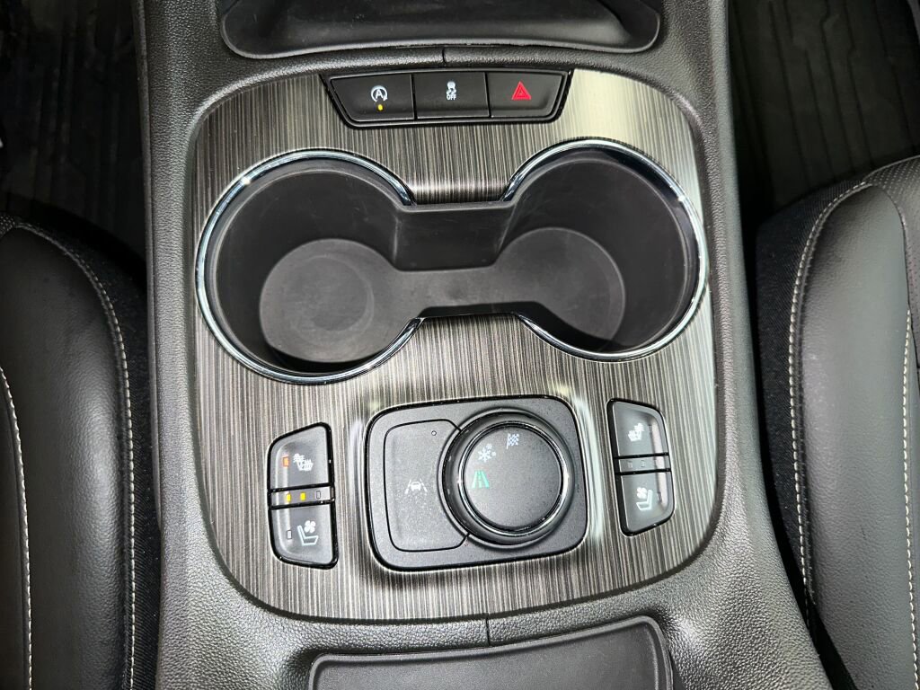 Certified 2023 GMC Acadia SLT w/ Preferred Package image 18