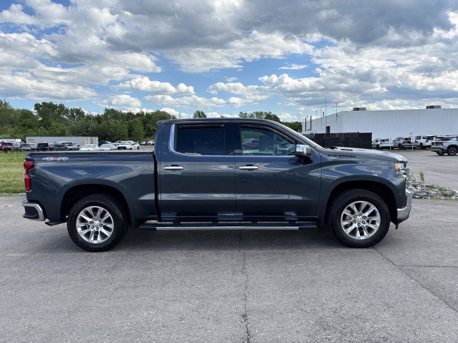 Used 2021 Chevrolet Silverado 1500 LTZ w/ LTZ Premium Package AWD/4WD image 8