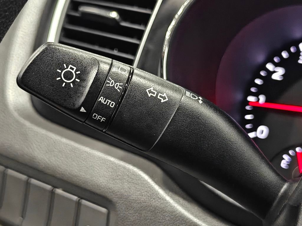 Used 2018 Kia Sedona L FWD image 11