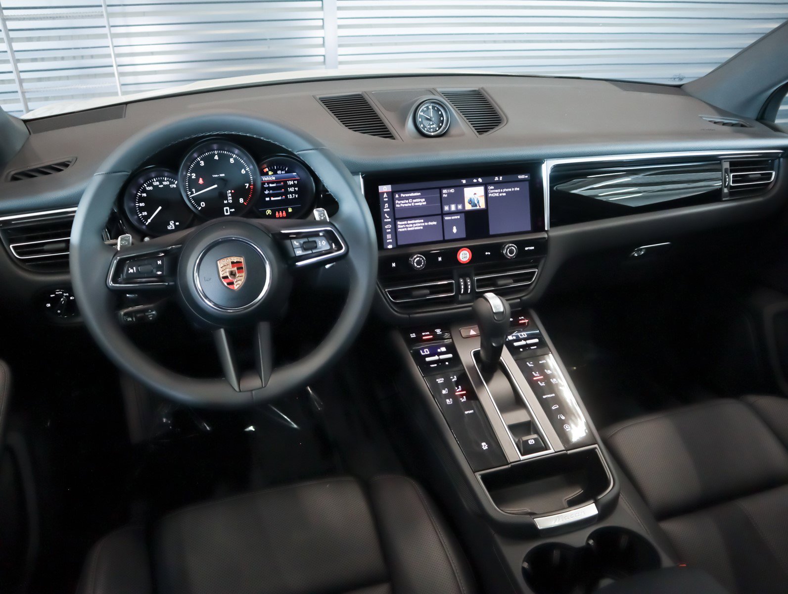 New 2026 Porsche Macan image 18