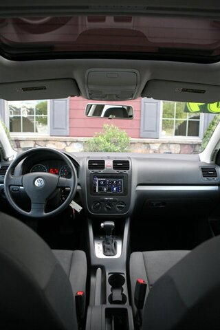 Used 2009 Volkswagen Rabbit S FWD image 17