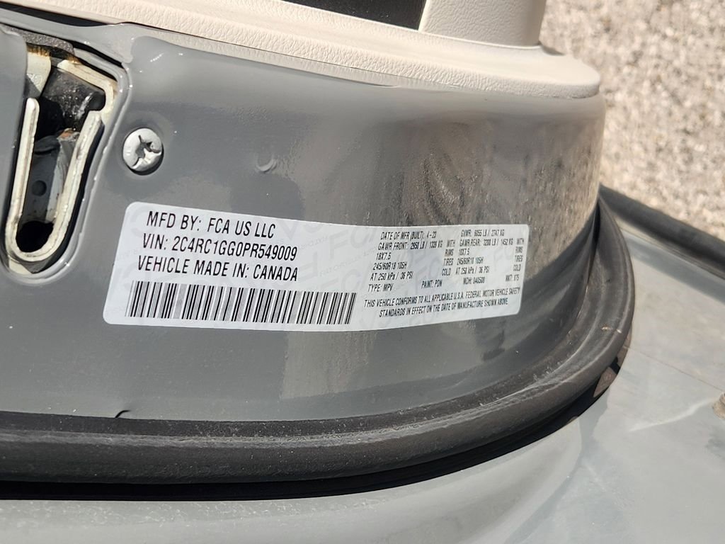 Used 2023 Chrysler Pacifica Limited image 34