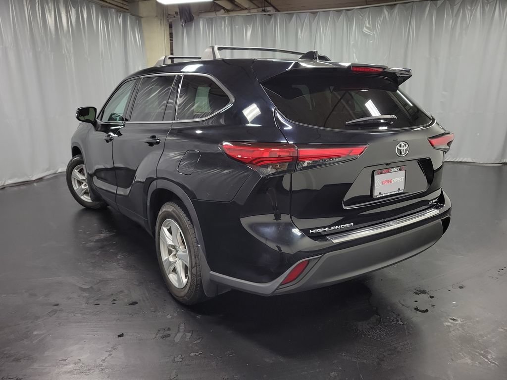 Used 2020 Toyota Highlander LE AWD/4WD image 6