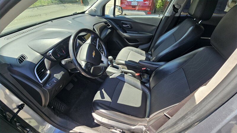 Used 2019 Chevrolet Trax LT w/ LT Convenience Package FWD image 9