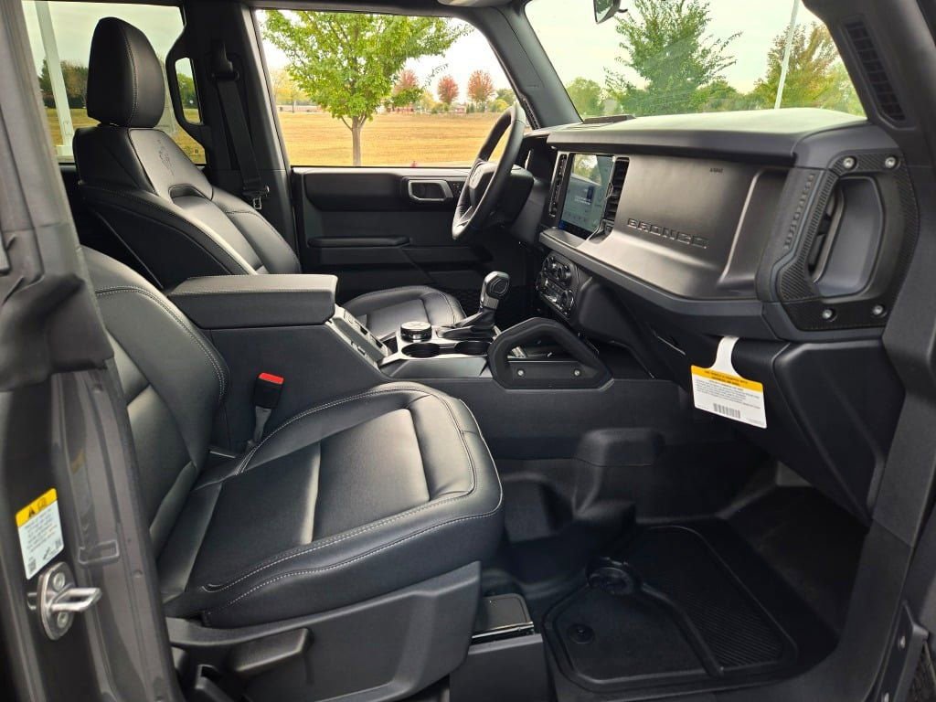 New 2025 Ford Bronco Badlands w/ Sasquatch Package AWD/4WD image 5