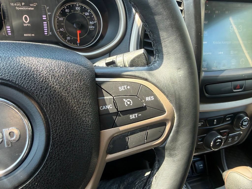 Used 2017 Jeep Cherokee Latitude w/ Cold Weather Group AWD/4WD image 20