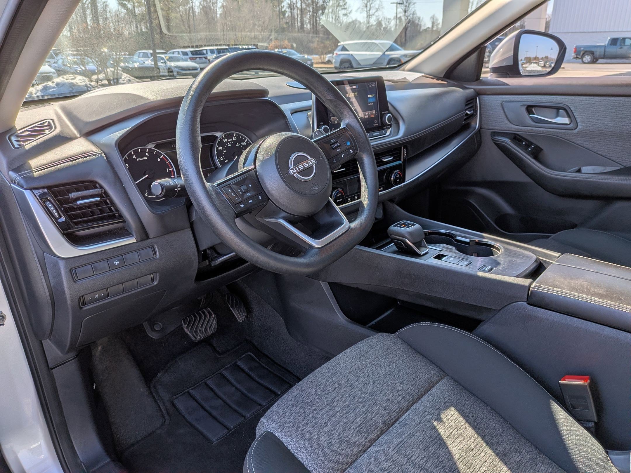 Used 2022 Nissan Rogue SV image 12