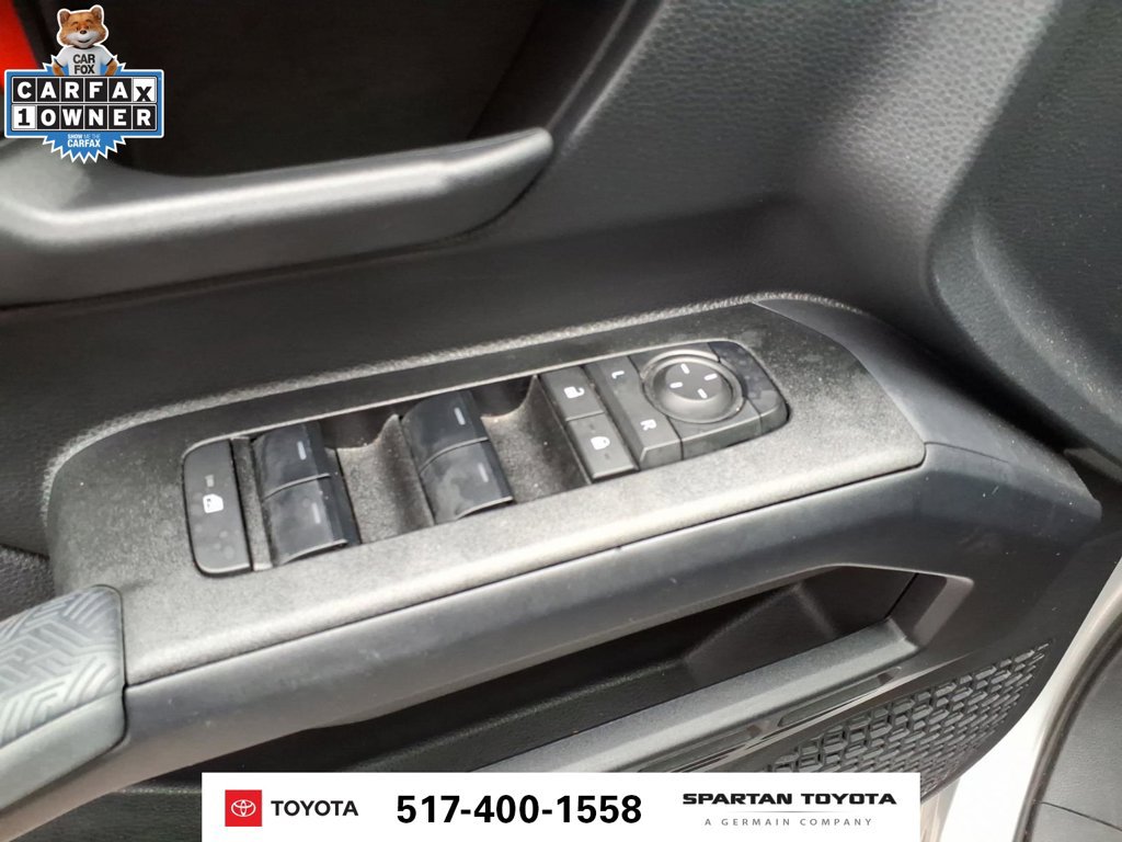 Used 2025 Toyota 4Runner SR5 AWD/4WD image 15