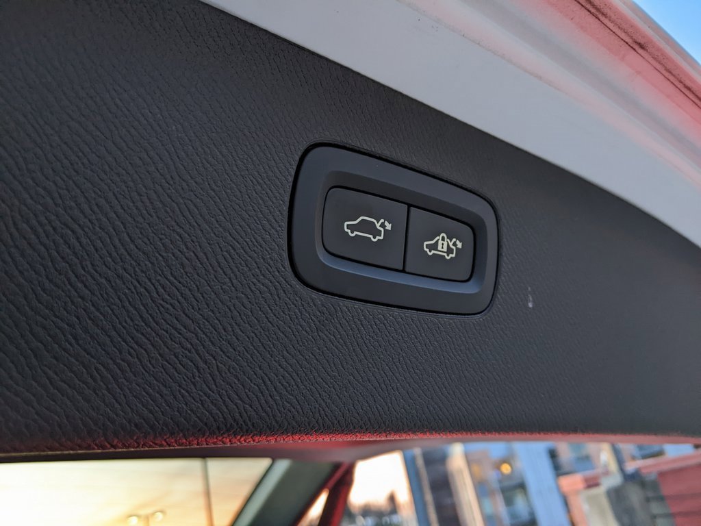 Certified 2025 Volvo XC90 B5 Plus image 29