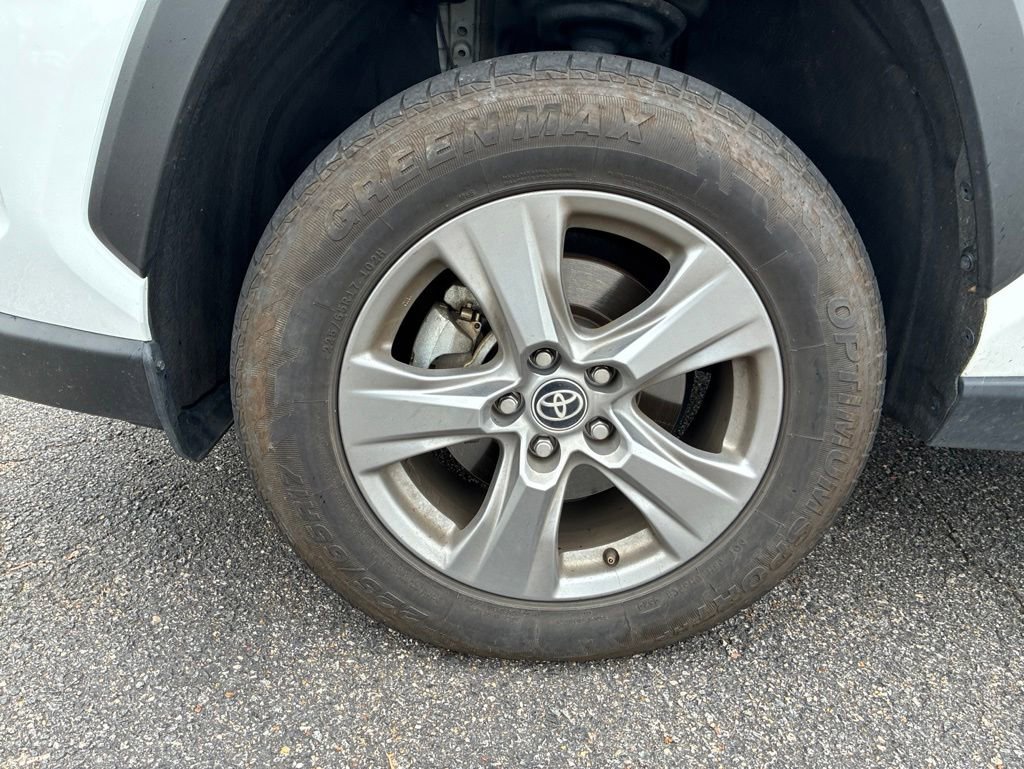 Used 2024 Toyota RAV4 XLE AWD/4WD image 11