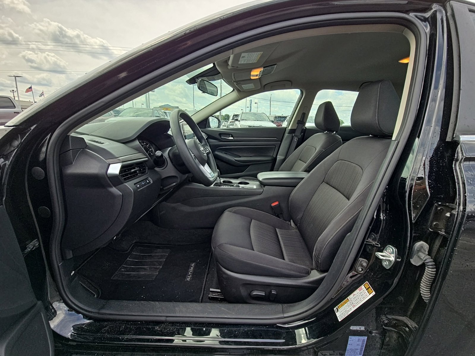 Used 2025 Nissan Altima 2.5 SV AWD/4WD image 9