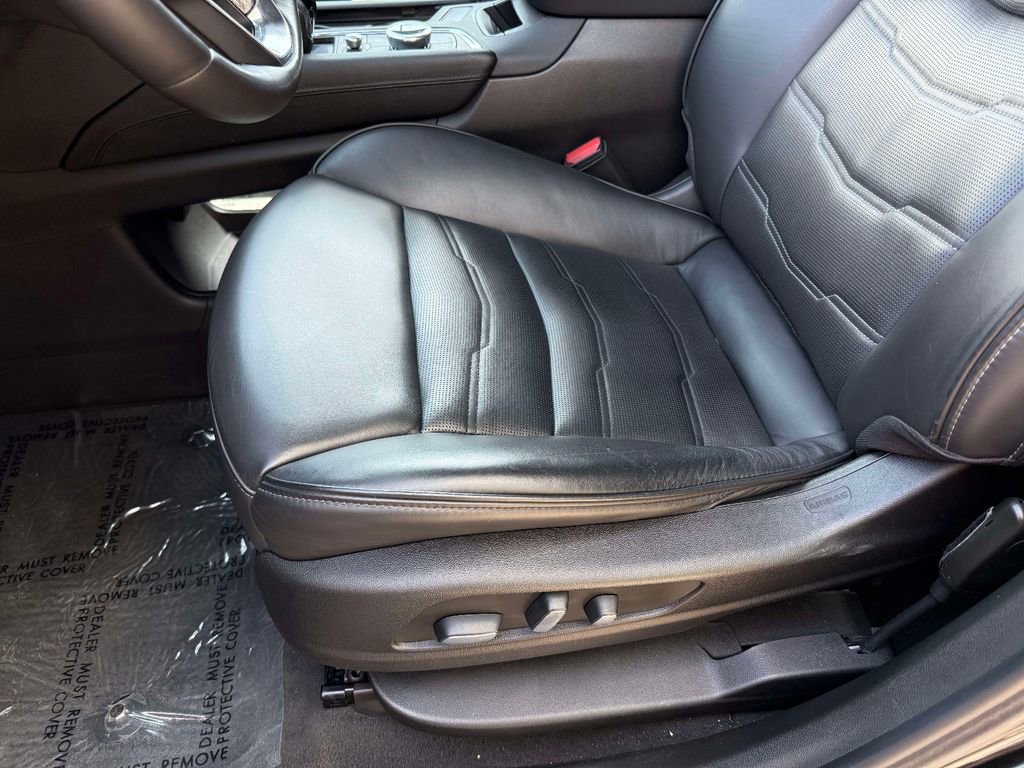 Used 2023 Cadillac XT6 Sport w/ Platinum Package image 3