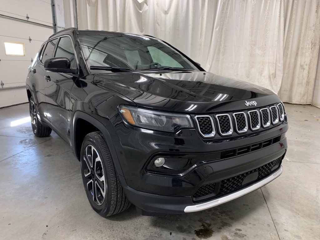 Used 2023 Jeep Compass Limited AWD/4WD image 2