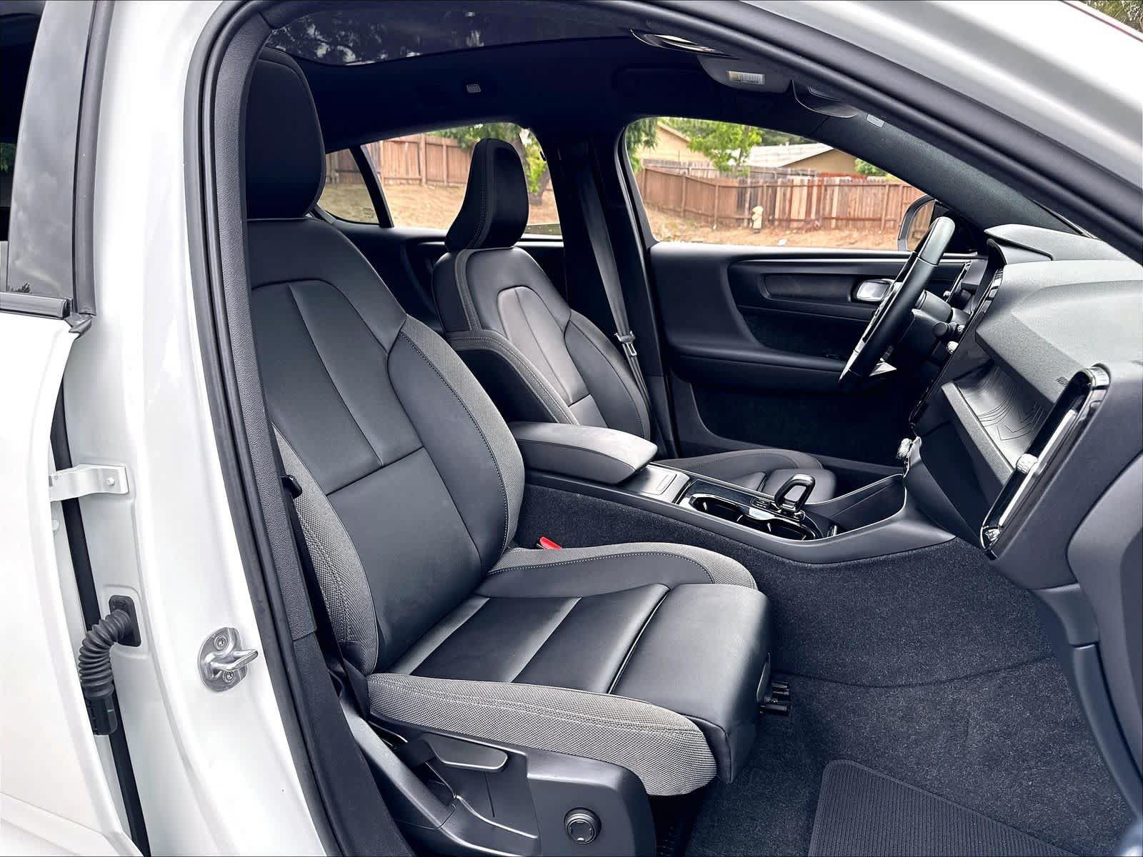 Used 2023 Volvo C40 Recharge Core AWD/4WD image 10