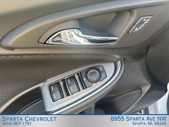 Used 2017 Chevrolet Malibu LT FWD image 10