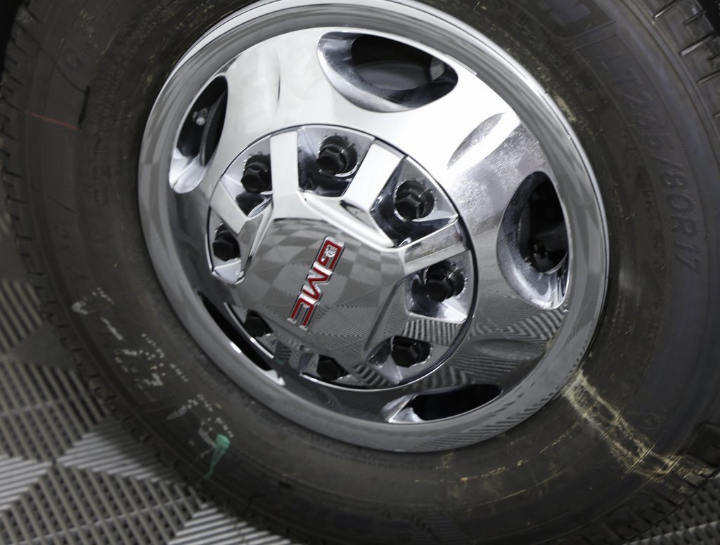 New 2026 GMC Sierra 3500 SLT w/ SLT Convenience Package image 11