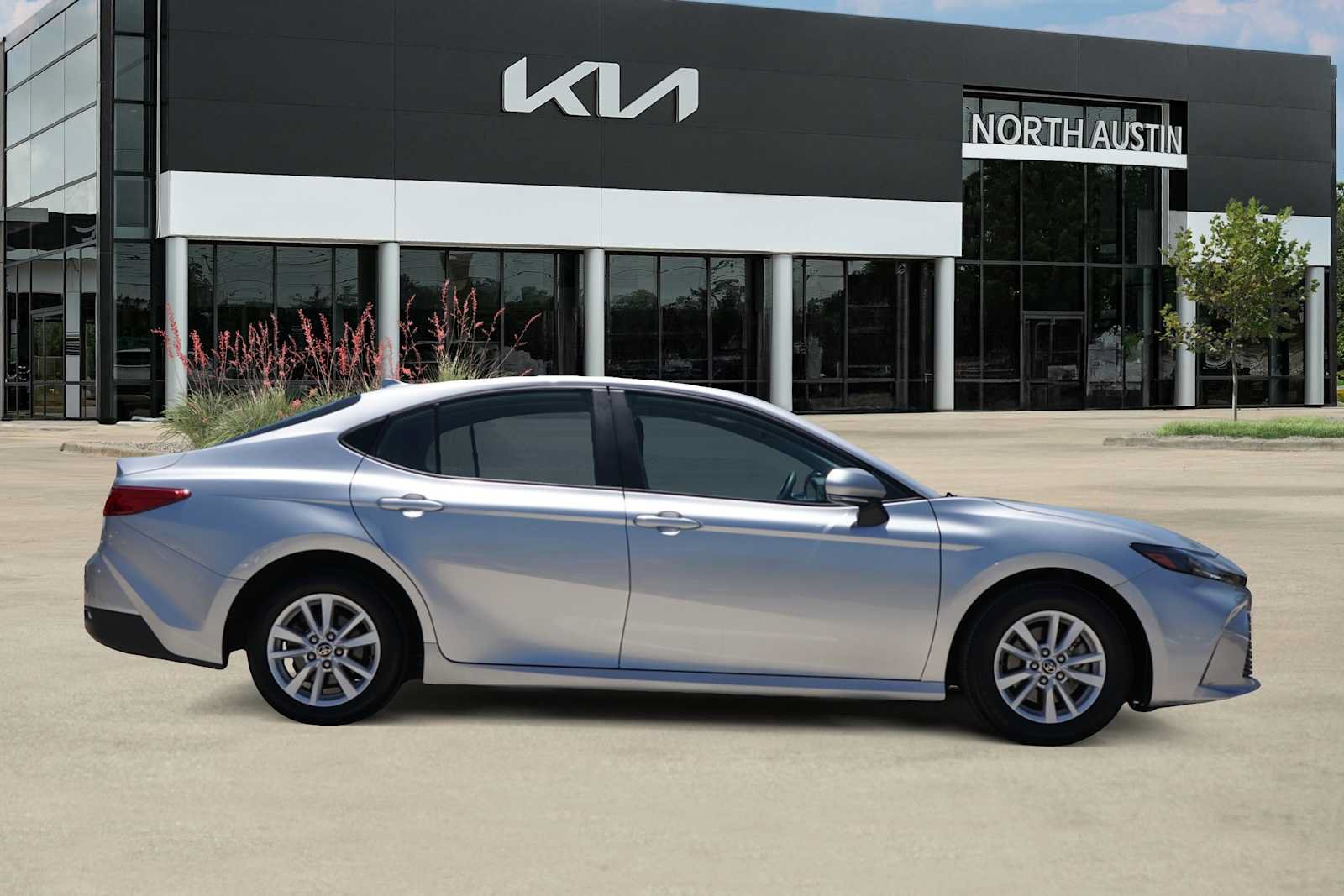 Used 2025 Toyota Camry LE FWD image 6