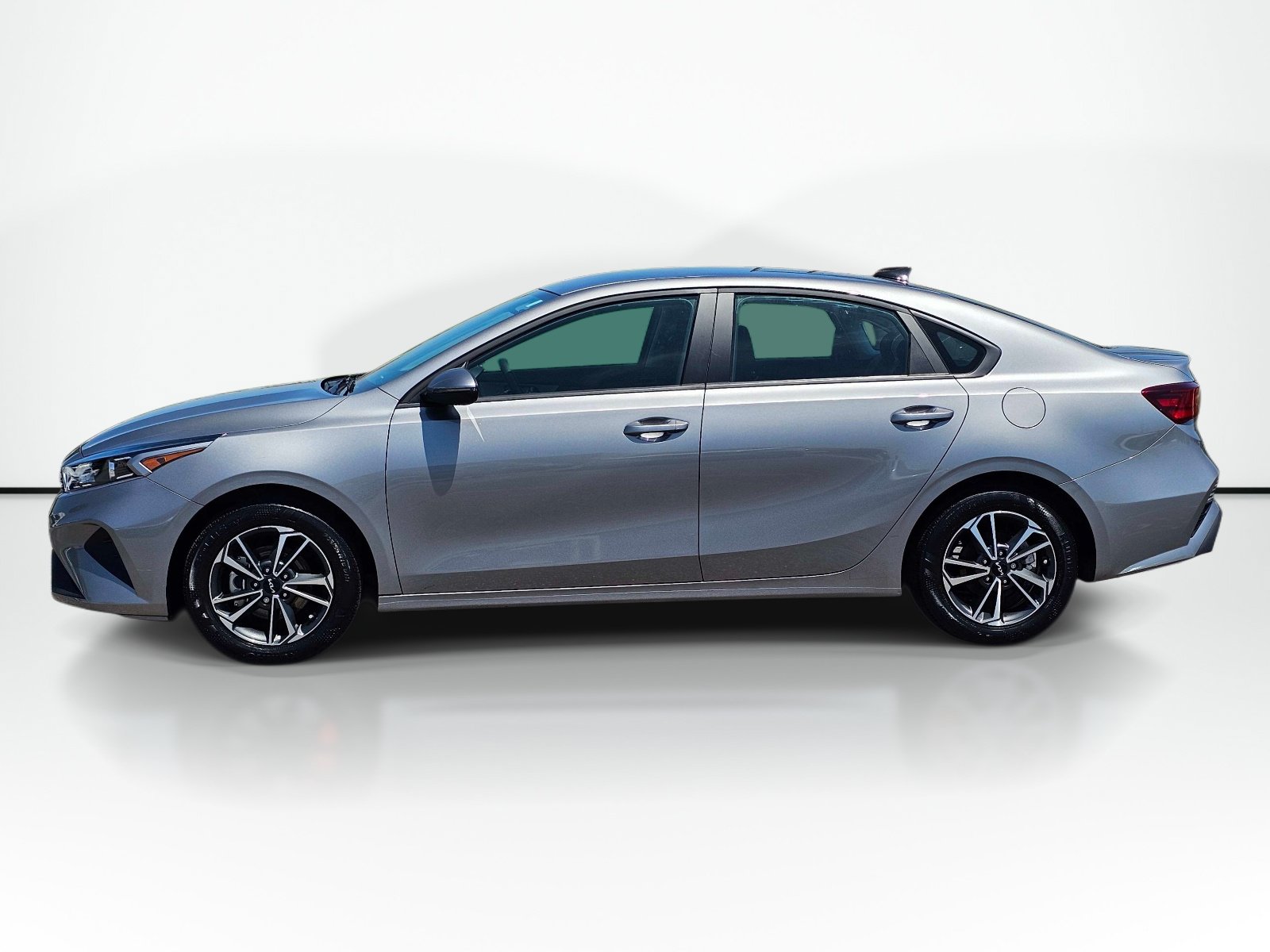 Certified 2024 Kia Forte LXS w/ LXS Technology Package FWD image 12