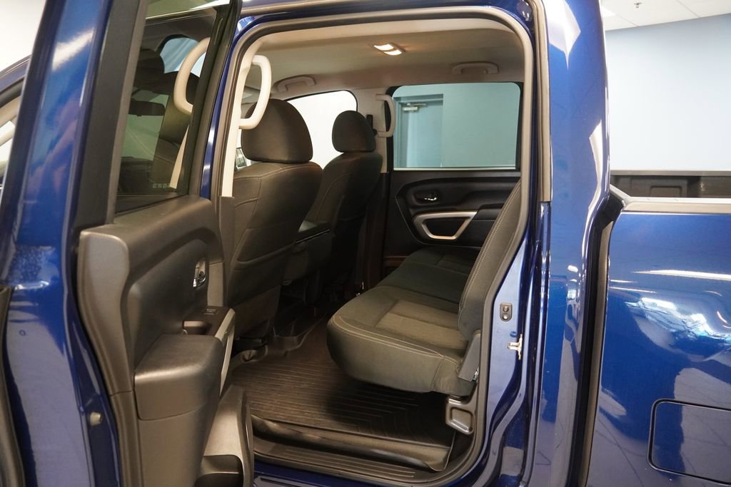 Used 2019 Nissan Titan SV AWD/4WD image 18