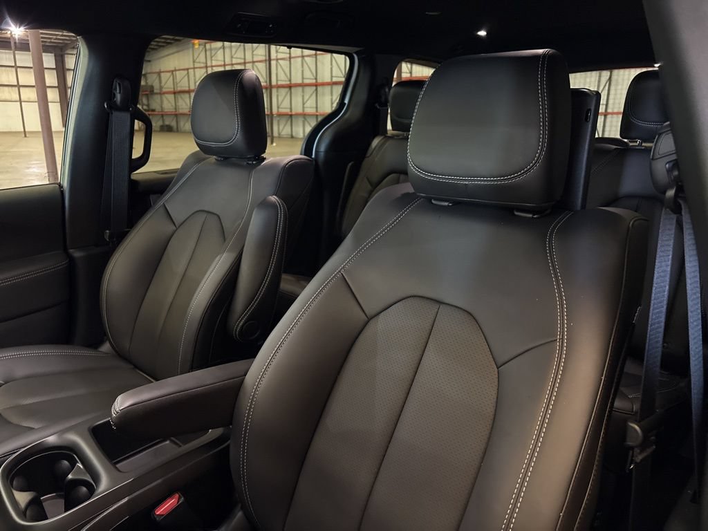 New 2026 Chrysler Pacifica Select FWD image 21