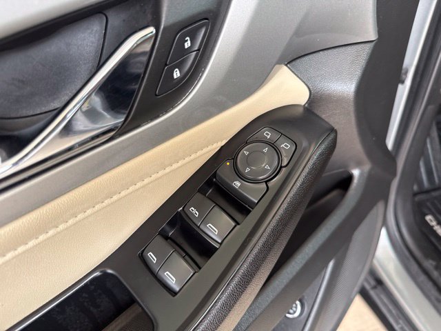 Used 2023 Chevrolet Traverse LT FWD image 14