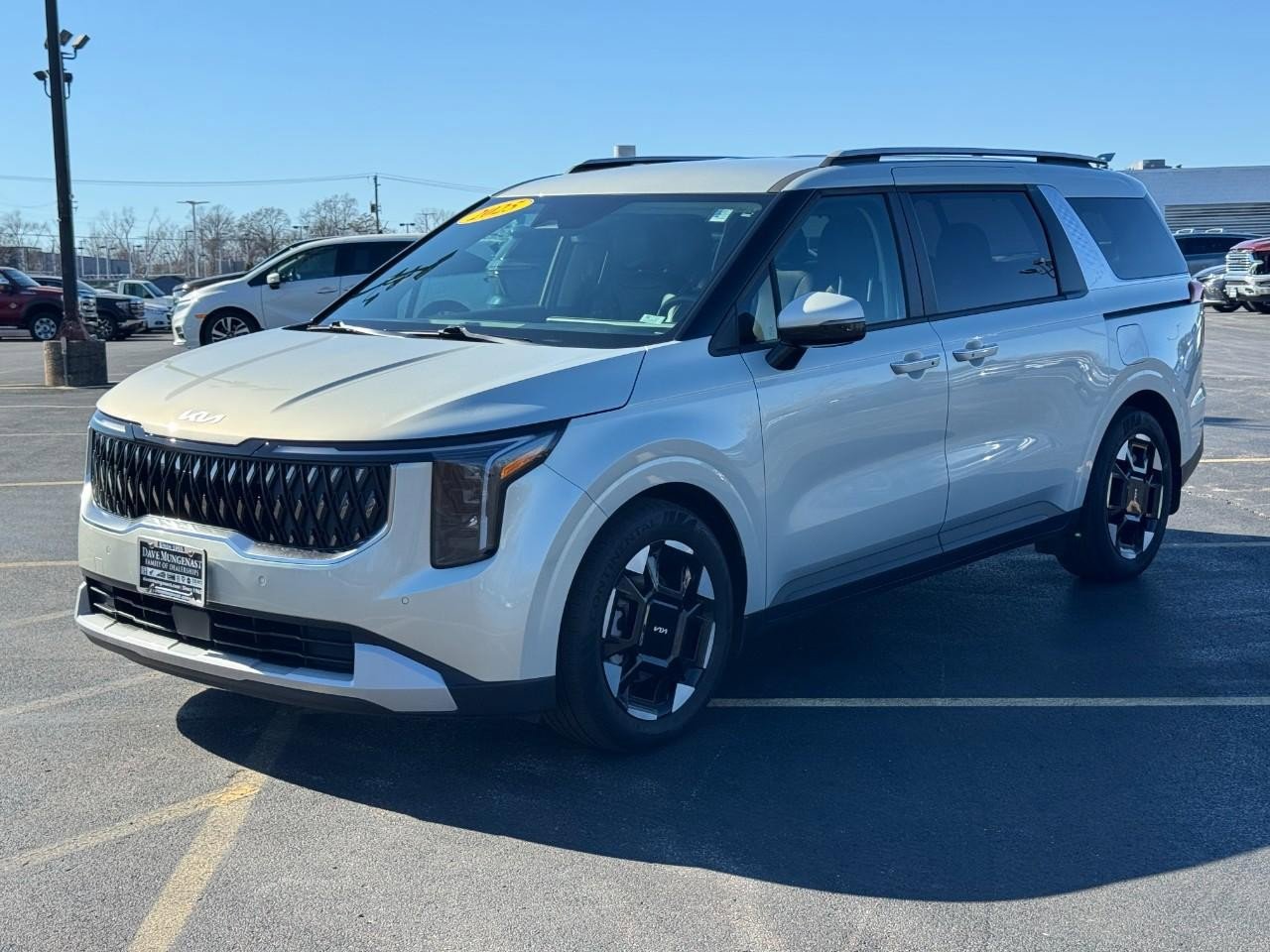 Used 2025 Kia Carnival EX image 9