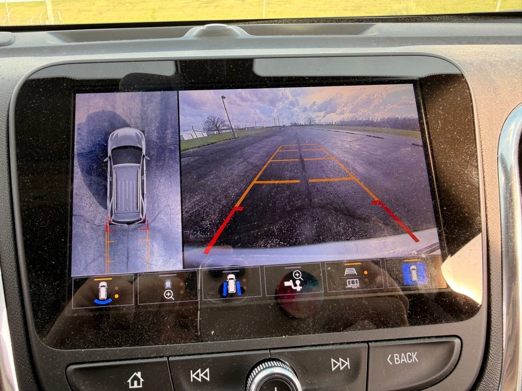 Used 2024 Chevrolet Equinox LT image 3