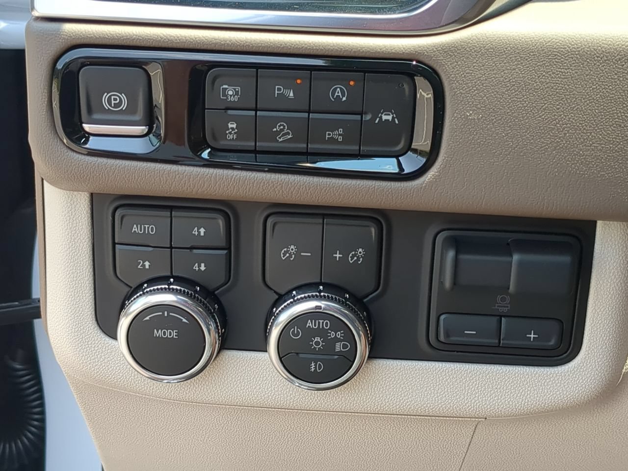 New 2026 GMC Yukon XL Denali w/ Denali Reserve Package AWD/4WD image 18