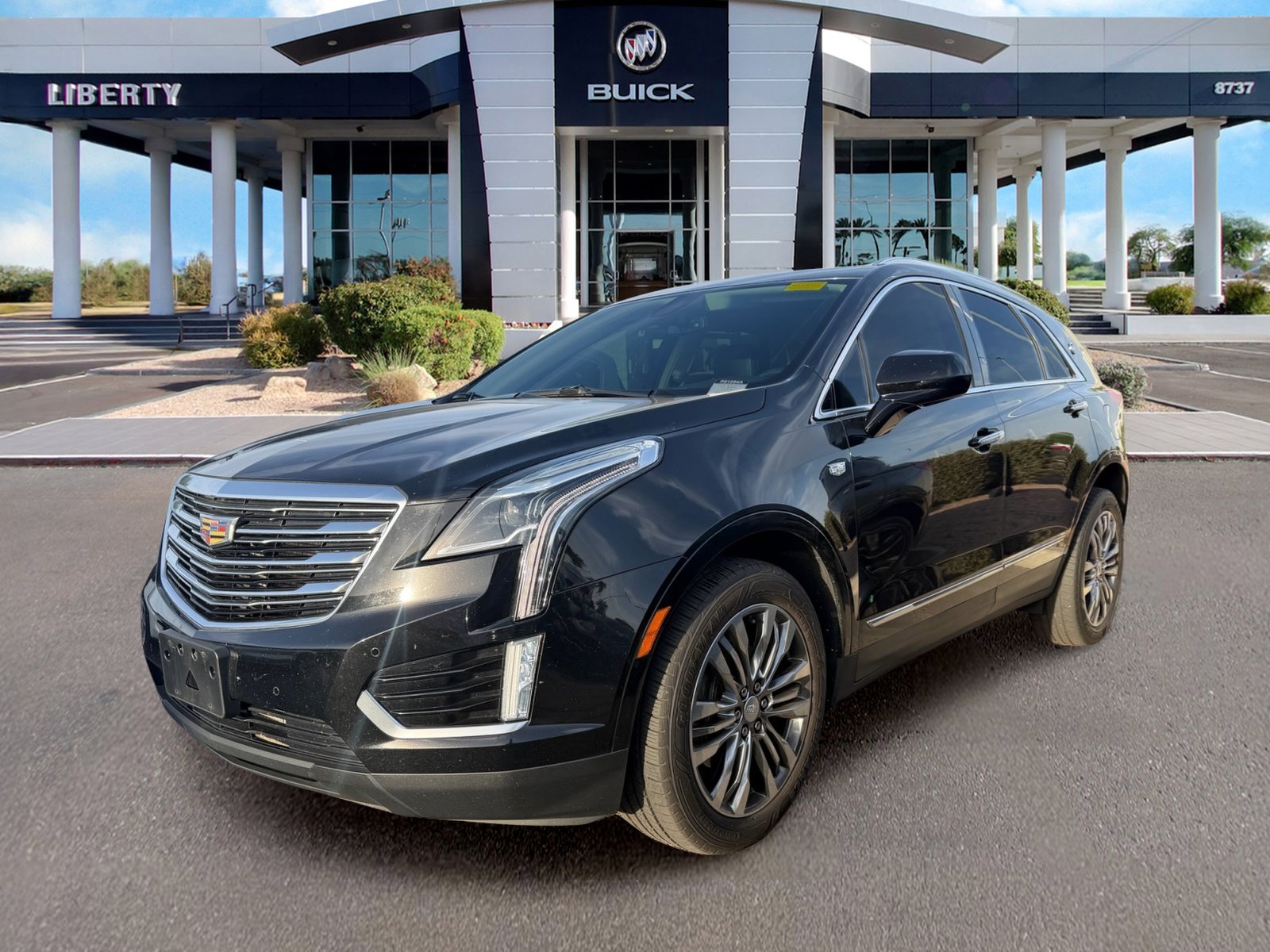 Used 2018 Cadillac XT5 Premium Luxury w/ LPO, Wheel Lock Package AWD/4WD image 4