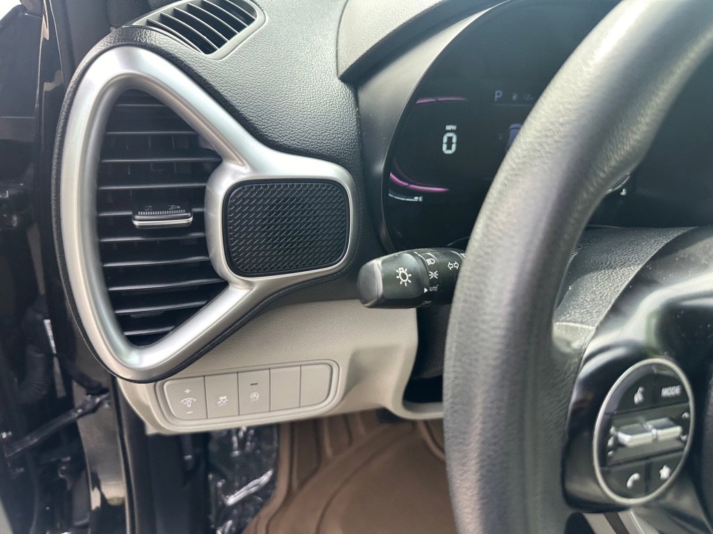 Used 2023 Kia Soul LX w/ LX Technology Package image 13