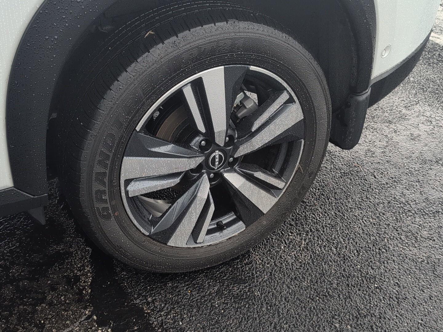 Used 2025 Nissan Rogue SL w/ Tech Package image 14