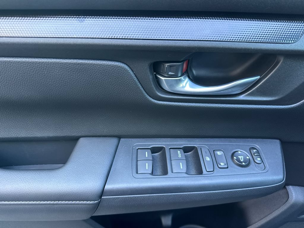 Used 2025 Honda CR-V LX image 12