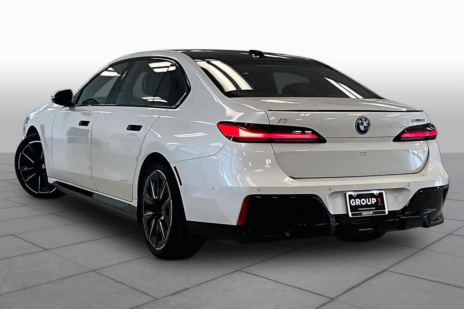 Used 2025 BMW i7 xDrive60 AWD/4WD image 11