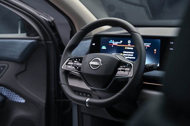 New 2025 Nissan Ariya Platinum image 15