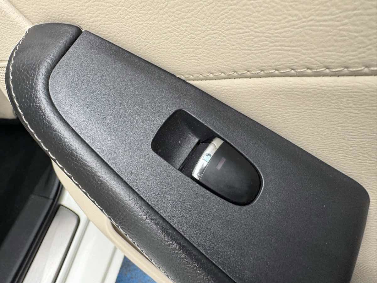Used 2016 Nissan Maxima Platinum w/ Interior Lighting Package FWD image 39
