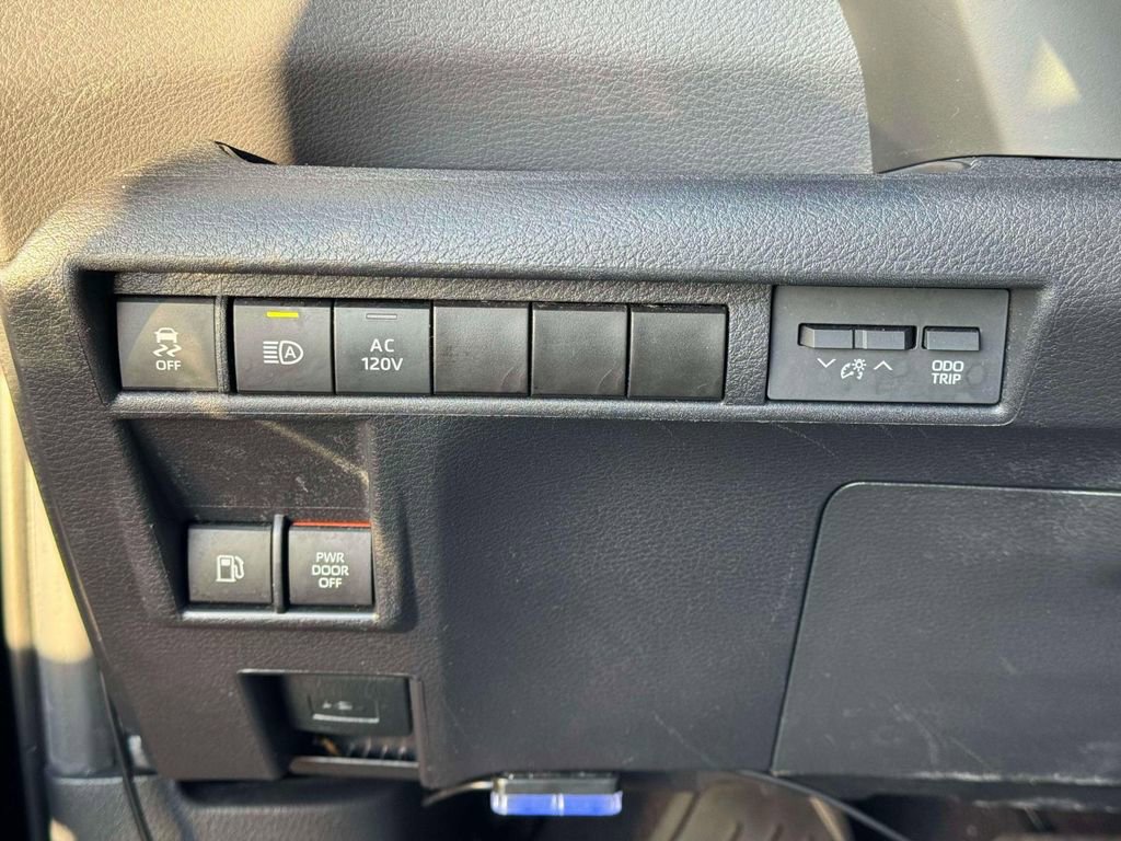 Used 2024 Toyota Sienna XSE w/ XSE Plus Package image 22