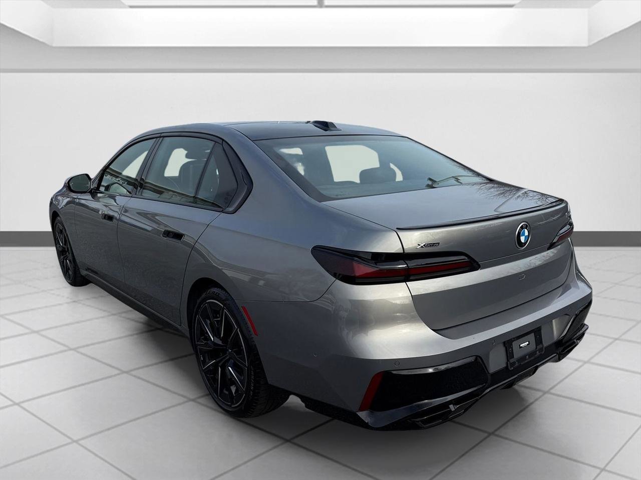 Used 2023 BMW 760i xDrive w/ Executive Package AWD/4WD image 9