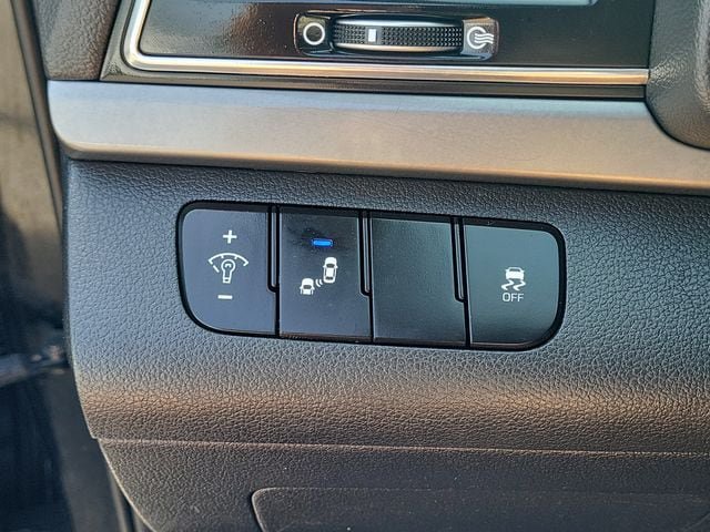 Used 2018 Hyundai Elantra SEL FWD image 25