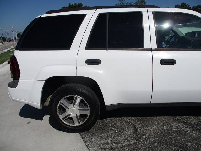 Used 2007 Chevrolet TrailBlazer LS w/ Skid Plate Package AWD/4WD image 12