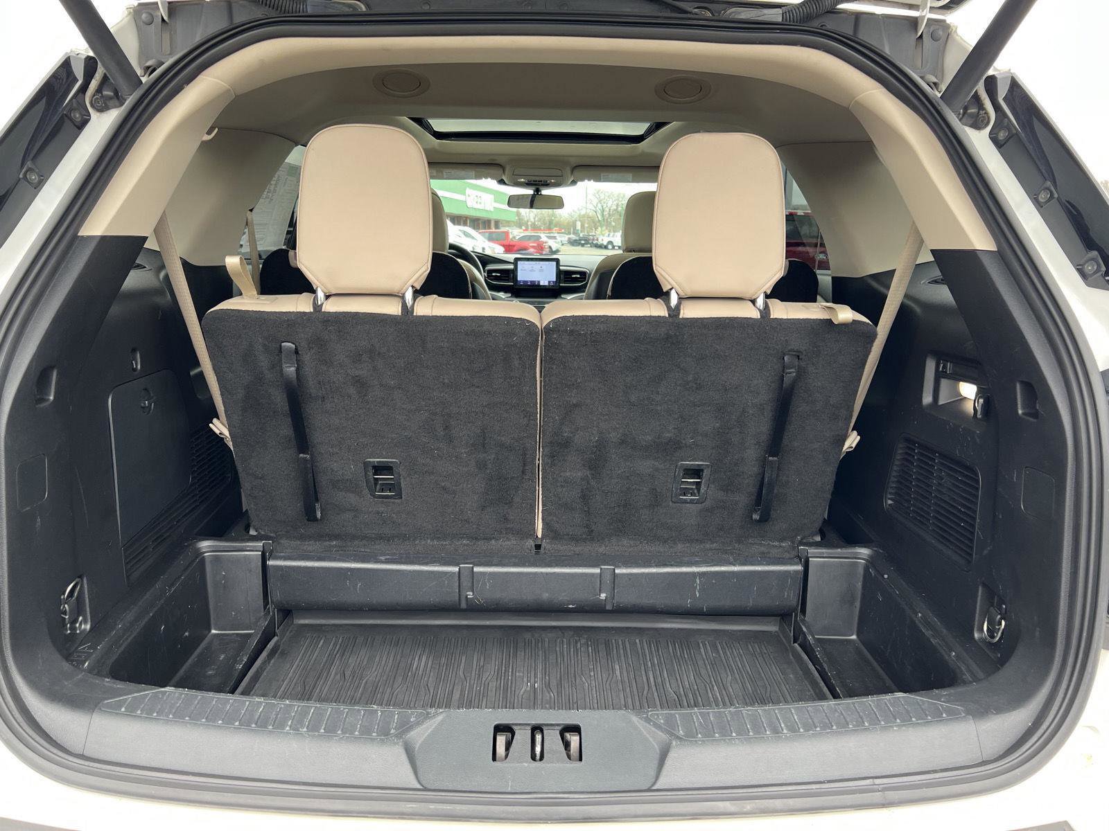 Used 2020 Ford Explorer XLT w/ Equipment Group 202A AWD/4WD image 51