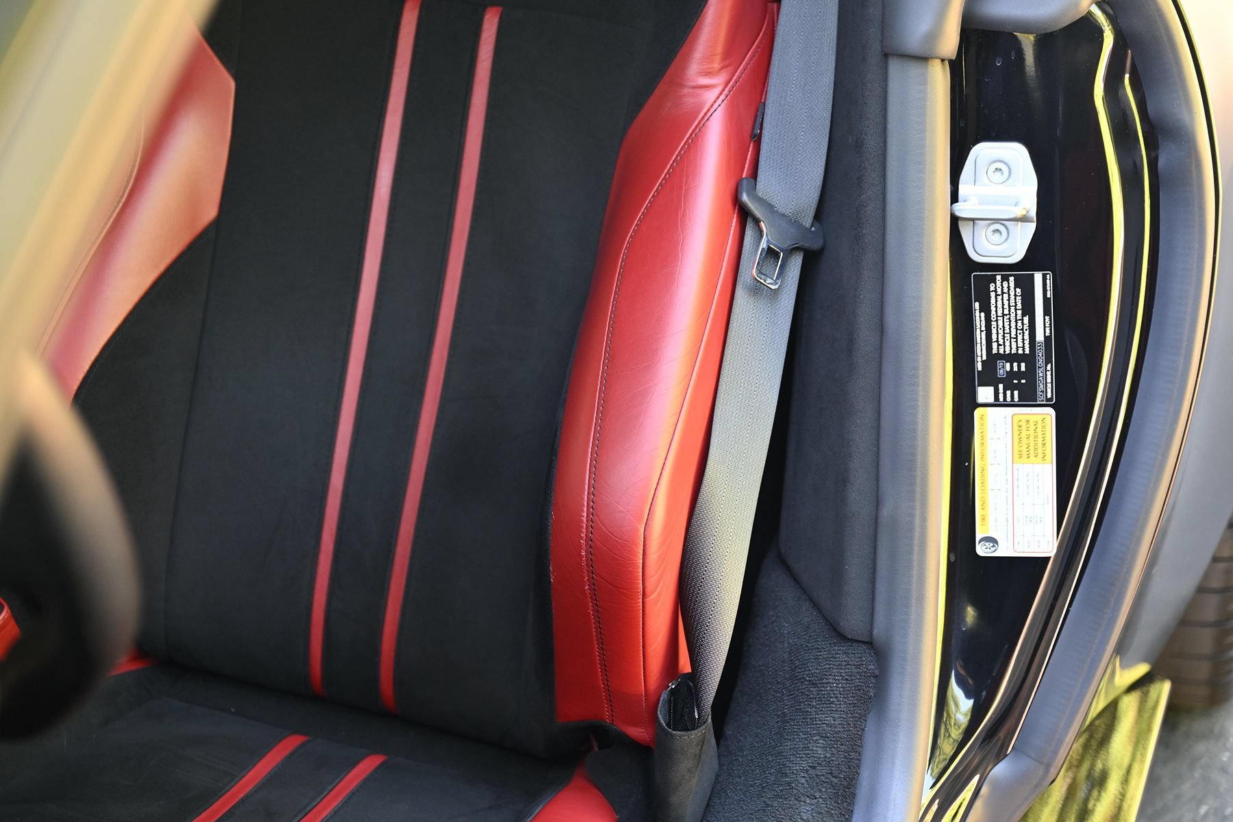 Used 2020 Aston Martin V8 Vantage Coupe RWD image 19