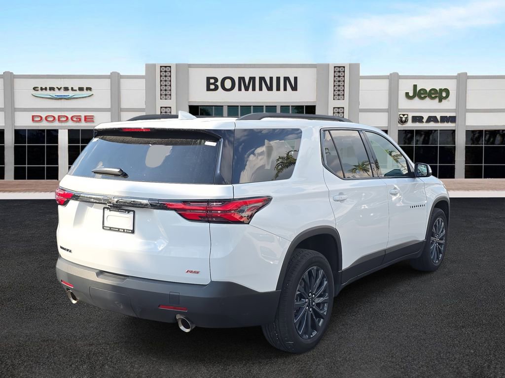 Used 2023 Chevrolet Traverse RS image 3