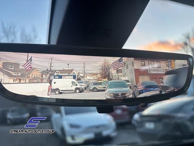 Used 2022 Chevrolet Traverse RS image 36