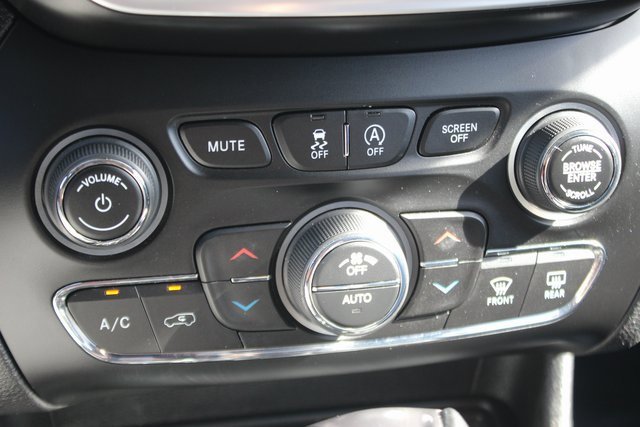 Used 2021 Jeep Cherokee Latitude Lux w/ Sun & Sound Group image 8