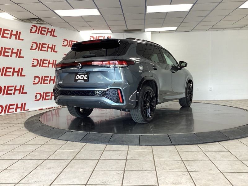 Used 2025 Volkswagen Tiguan SE R-Line AWD/4WD image 7