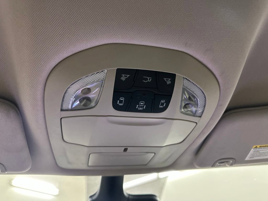 Used 2023 Chrysler Pacifica Touring-L AWD/4WD image 45