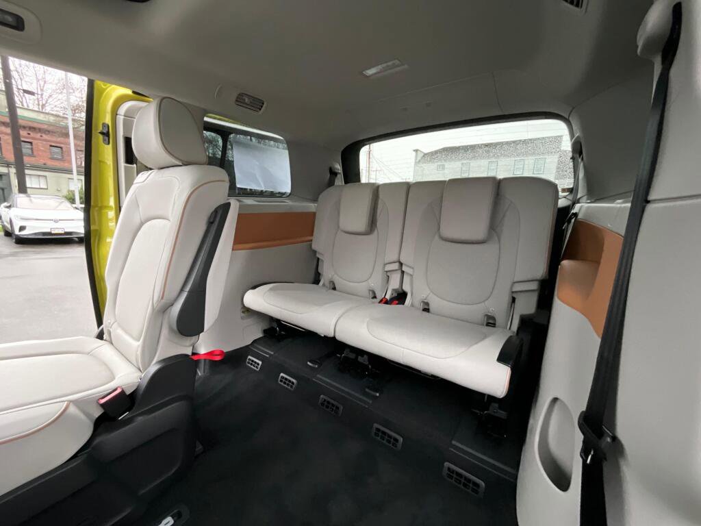 New 2025 Volkswagen ID. Buzz Pro S Plus image 15