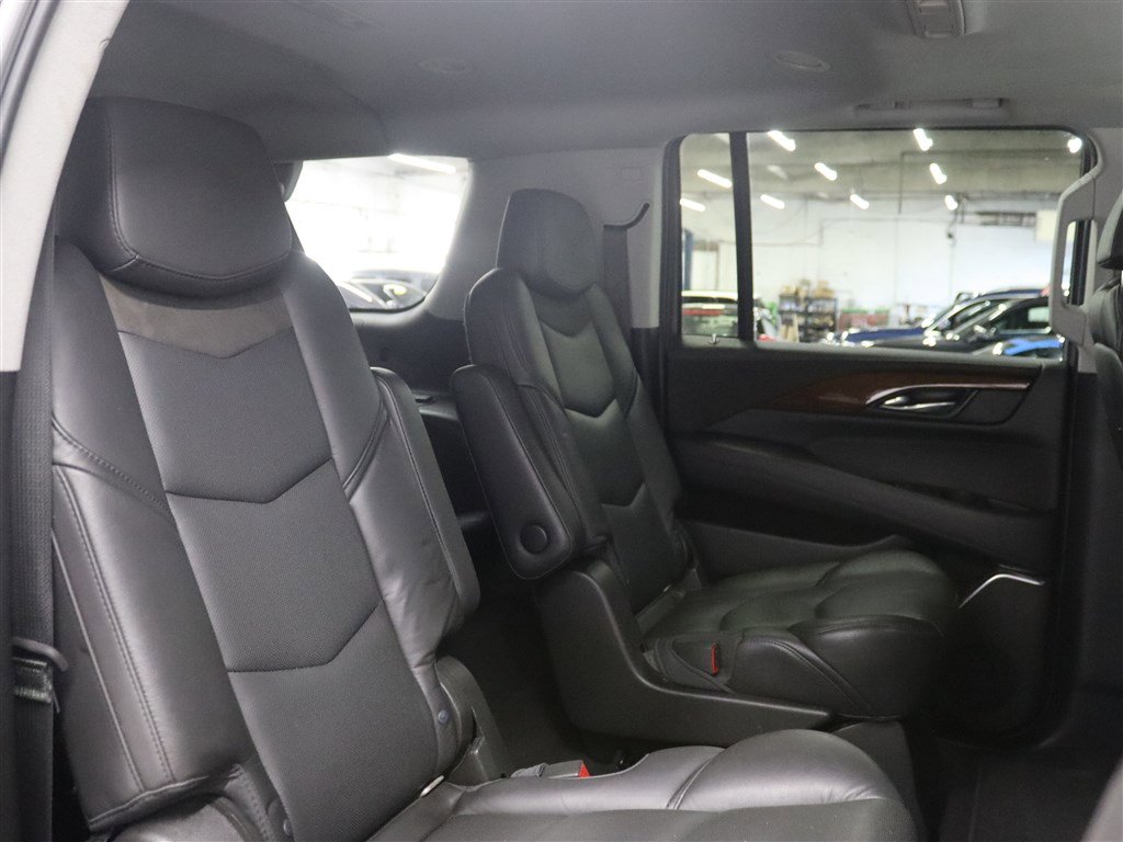 Used 2018 Cadillac Escalade ESV Luxury AWD/4WD image 19
